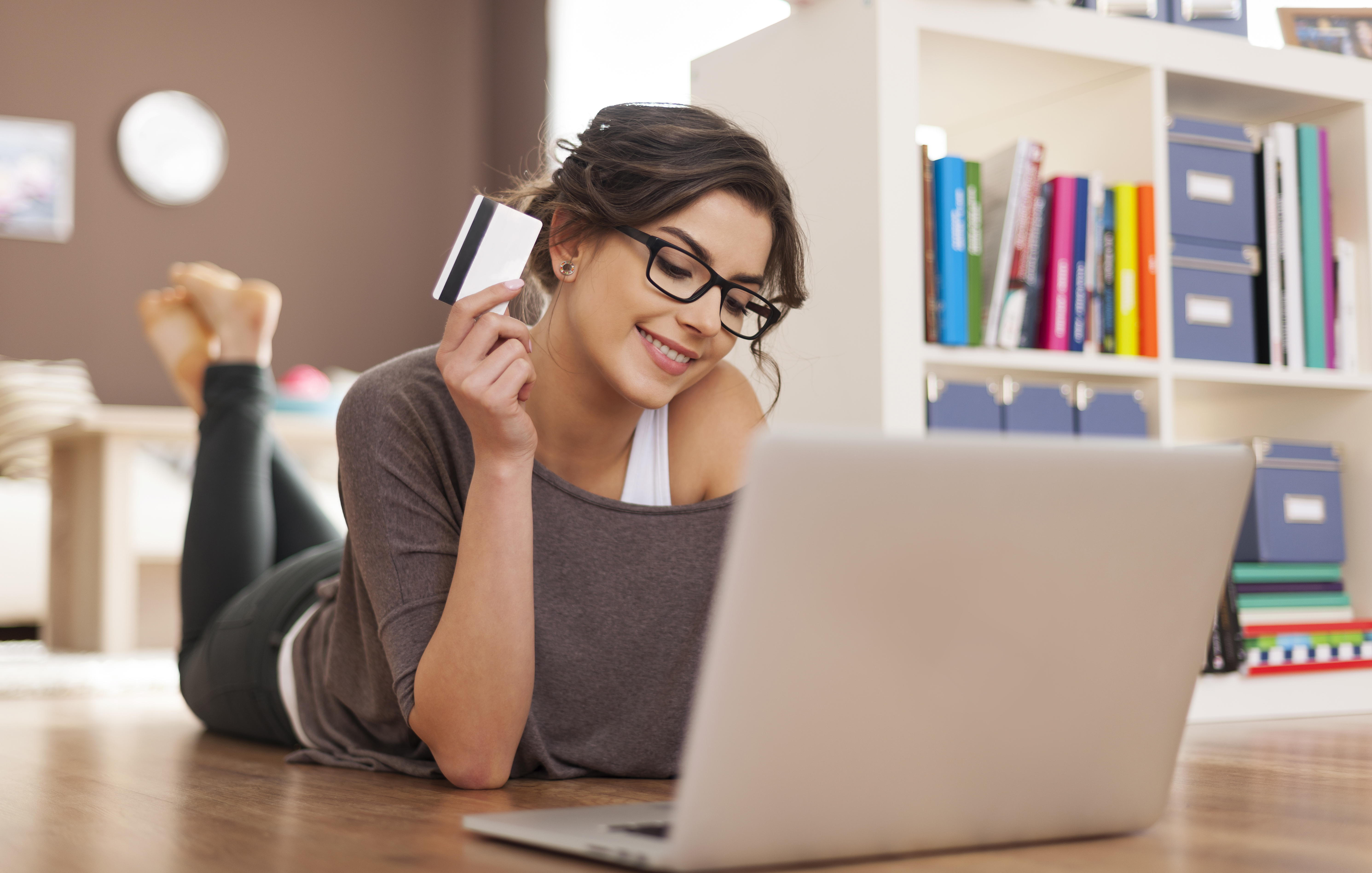 lady shopping online